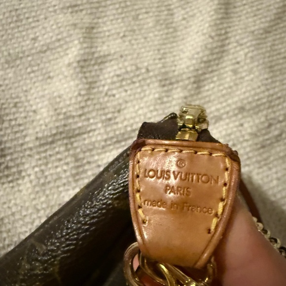 Louis Vuitton Pochette Accessories - Picture 2 of 10